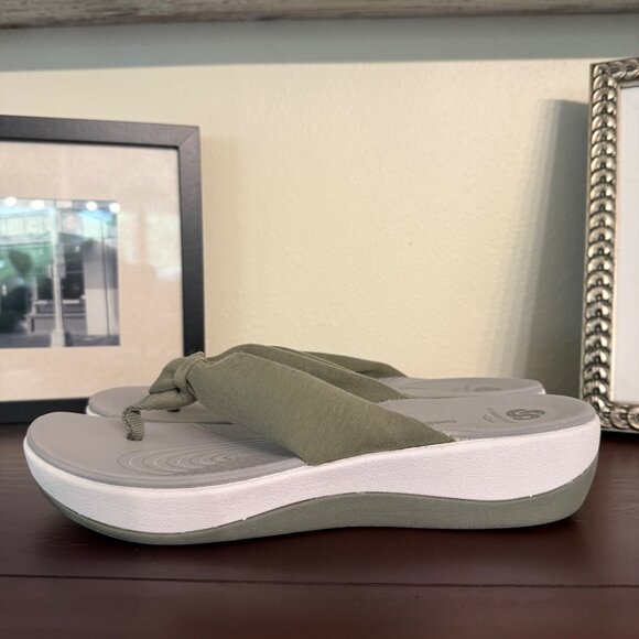 Clarks Cloudsteppers Knotted Strap Olive Green Flip-Flops Sz 11 NWOB - Picture 4 of 9